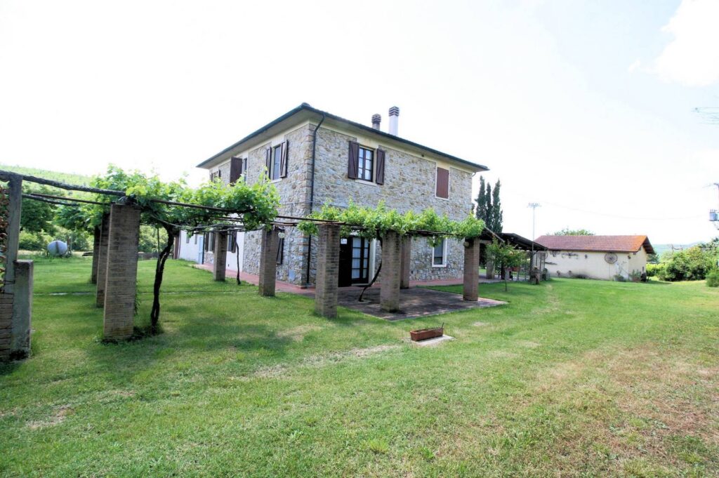 1522-Casale in stile rustico Toscano con annessi e terreno a venti minuti dal mare-Monteverdi Marittimo-4 Agenzia Immobiliare ASIP