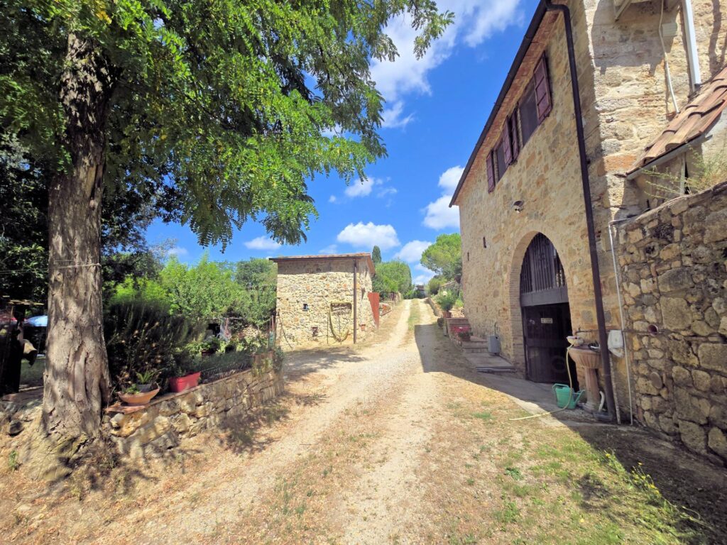 1539-Antico fienile completamente ristrutturato con giardino e annessi  posto in un piccolo borgo-Colle di Val d'Elsa-11 Agenzia Immobiliare ASIP