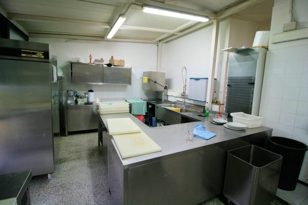 1543-Si vende l'attivita' di ristorante/pizzeria/bar con piccola attivita' di affittacamere-Massa-17 Agenzia Immobiliare ASIP