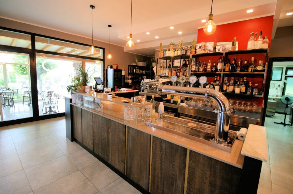 1543-Si vende l'attivita' di ristorante/pizzeria/bar con piccola attivita' di affittacamere-Massa-19 Agenzia Immobiliare ASIP
