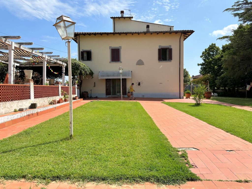 1571-Villa storica di ampia superficie con giardino-Bientina-2 Agenzia Immobiliare ASIP