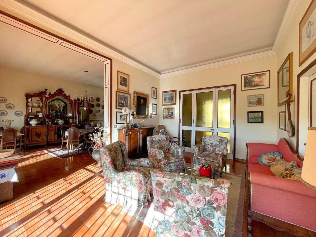 820-Villa unifamiliare di grande metratura con giardino-Uzzano-1 Agenzia Immobiliare ASIP