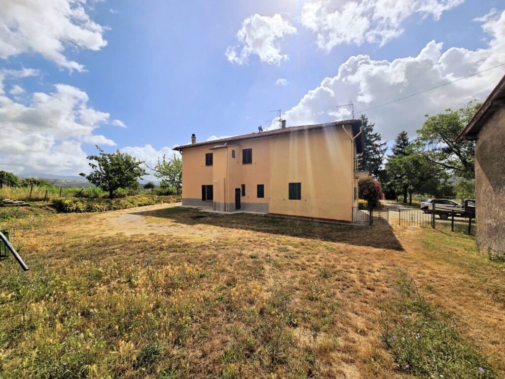 1647-Porzione terratetto di villetta bifamiliare con annessi e ampio terreno in posizione panoramica-Barberino di Mugello-2 Agenzia Immobiliare ASIP