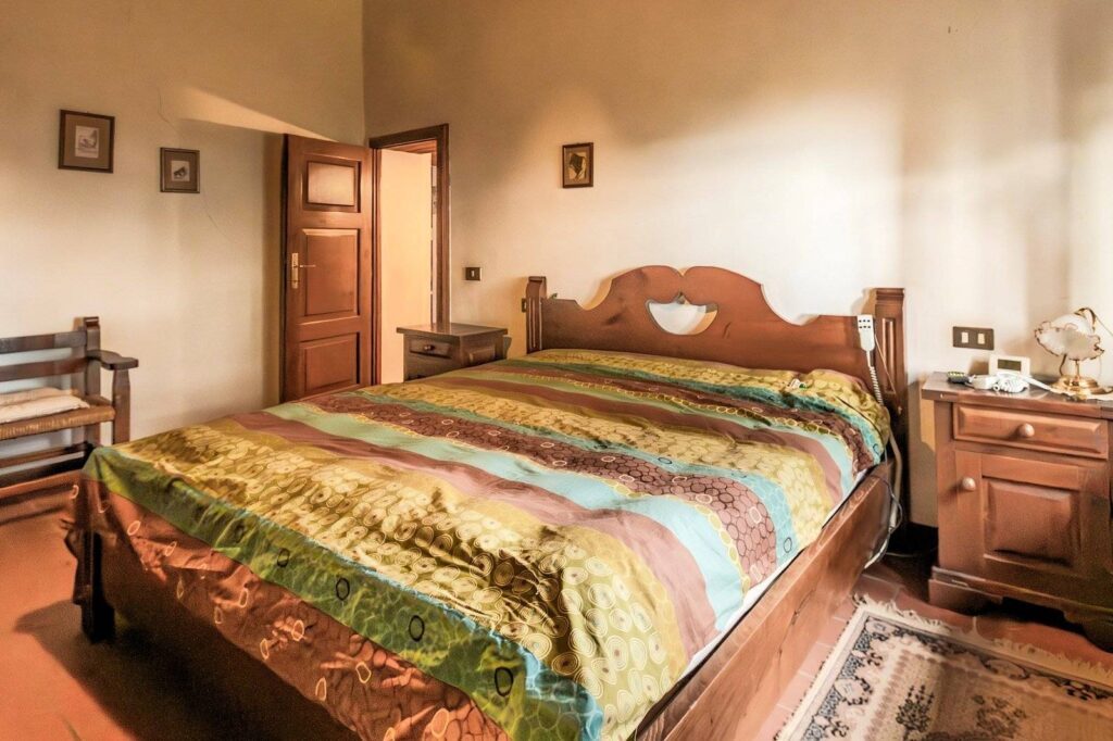 1679-Casa colonica con annessi e terreno in posizione panoramica-Uzzano-13 Agenzia Immobiliare ASIP