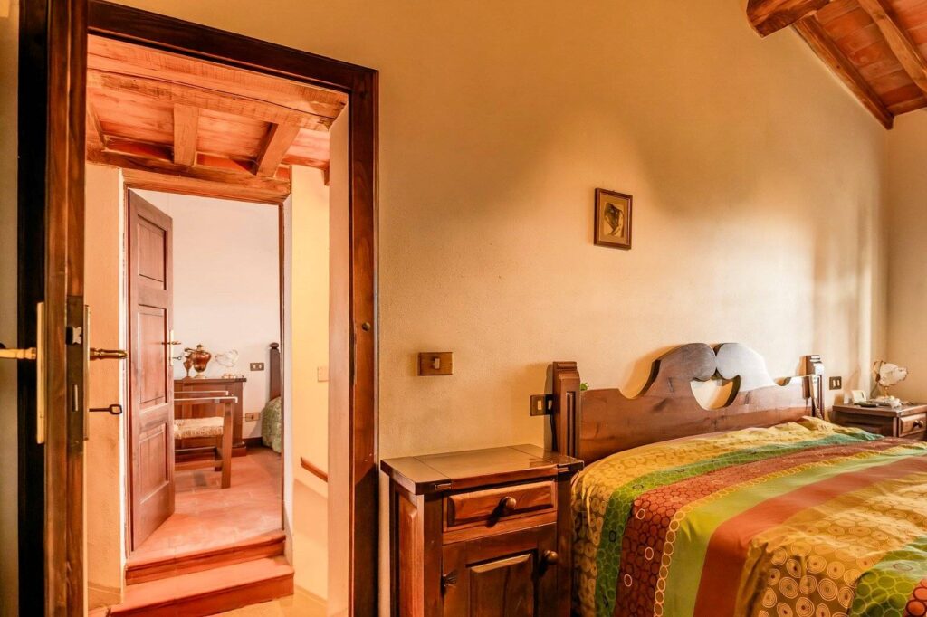 1679-Casa colonica con annessi e terreno in posizione panoramica-Uzzano-15 Agenzia Immobiliare ASIP