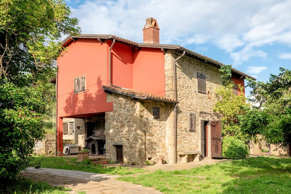 1679-Casa colonica con annessi e terreno in posizione panoramica-Uzzano-2 Agenzia Immobiliare ASIP
