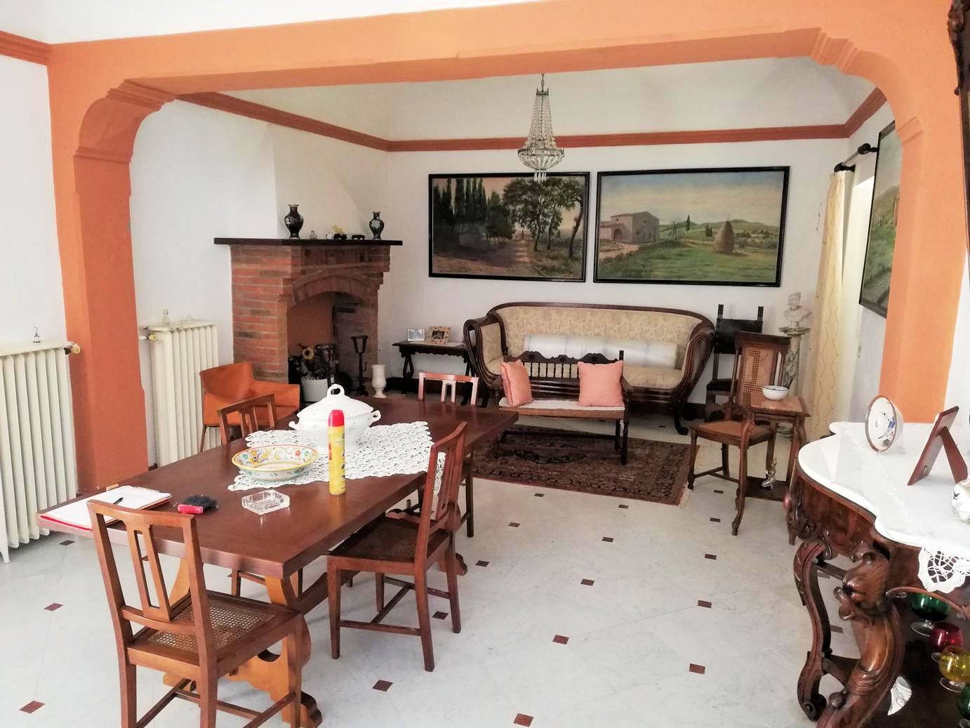 1698-Complesso immbiliare di ampia superficie con villa d'epoca dependance e ampio parco in posizione collinare-Montecatini Val di Cecina-10 Agenzia Immobiliare ASIP