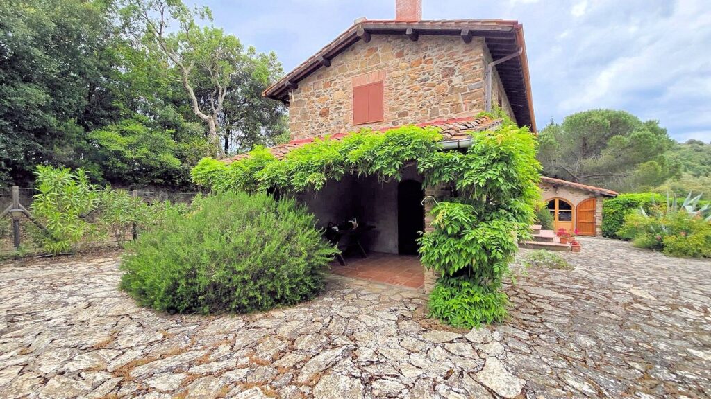 1702-Casale in pietra con vista panoramica-Suvereto-3 Agenzia Immobiliare ASIP