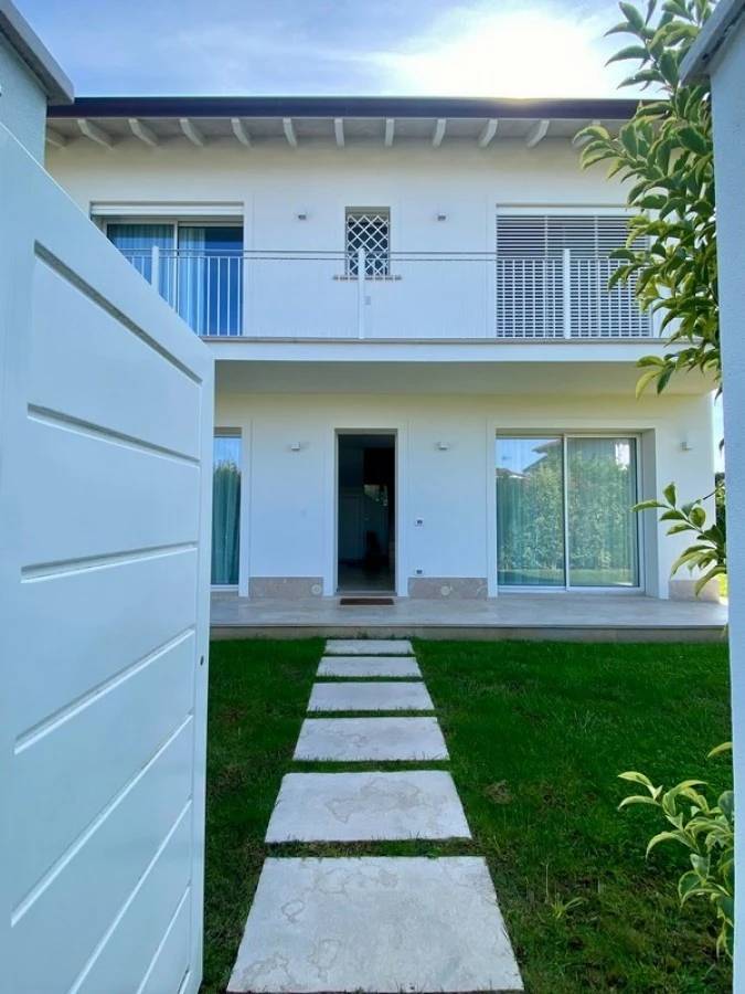 1703-Villa di recente realizzazione con piscina-Pietrasanta-9 Agenzia Immobiliare ASIP