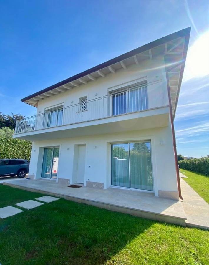 1703-Villa di recente realizzazione con piscina-Pietrasanta-5 Agenzia Immobiliare ASIP
