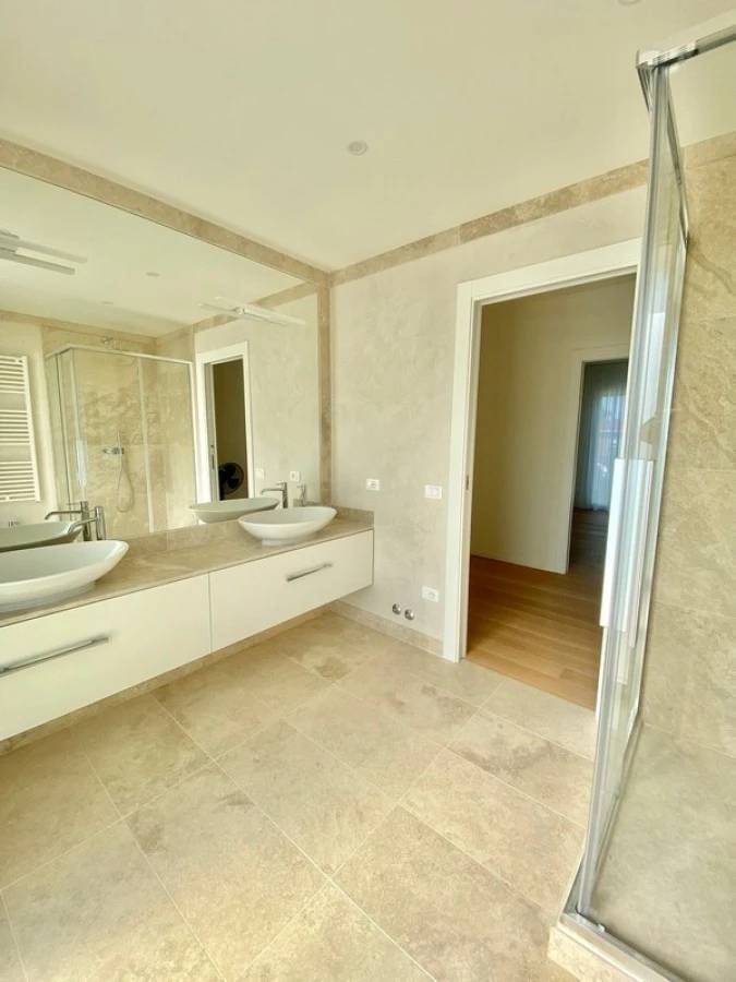 1703-Villa di recente realizzazione con piscina-Pietrasanta-30 Agenzia Immobiliare ASIP