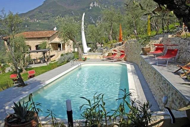 1704-Rustico in stile Toscano con giardino e piscina  in ottima posizione-Camaiore-2 Agenzia Immobiliare ASIP