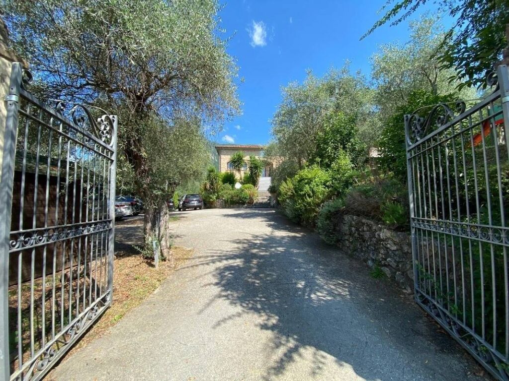1704-Rustico in stile Toscano con giardino e piscina  in ottima posizione-Camaiore-3 Agenzia Immobiliare ASIP