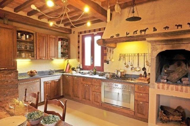 1704-Rustico in stile Toscano con giardino e piscina  in ottima posizione-Camaiore-12 Agenzia Immobiliare ASIP