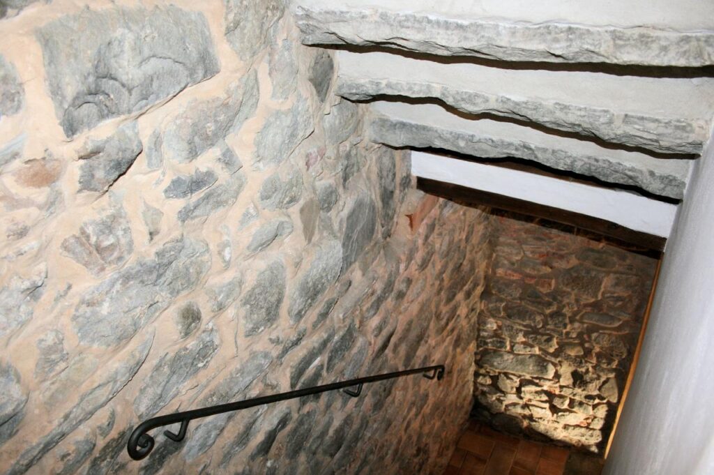 316-Terratetto semindipendente in borgo antico-Pescia-5 Agenzia Immobiliare ASIP