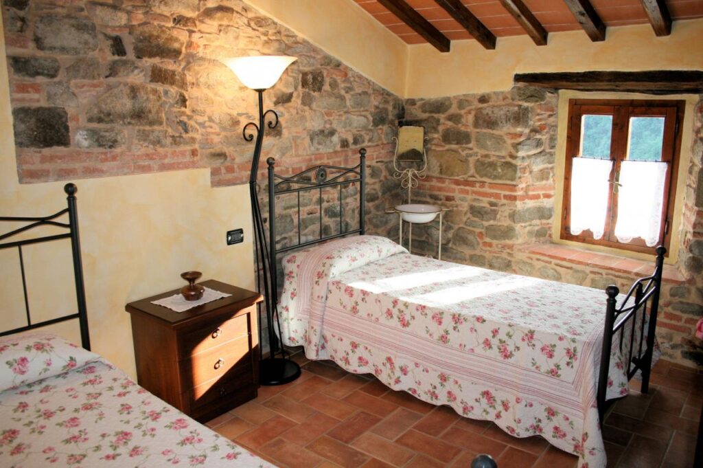 316-Terratetto semindipendente in borgo antico-Pescia-8 Agenzia Immobiliare ASIP