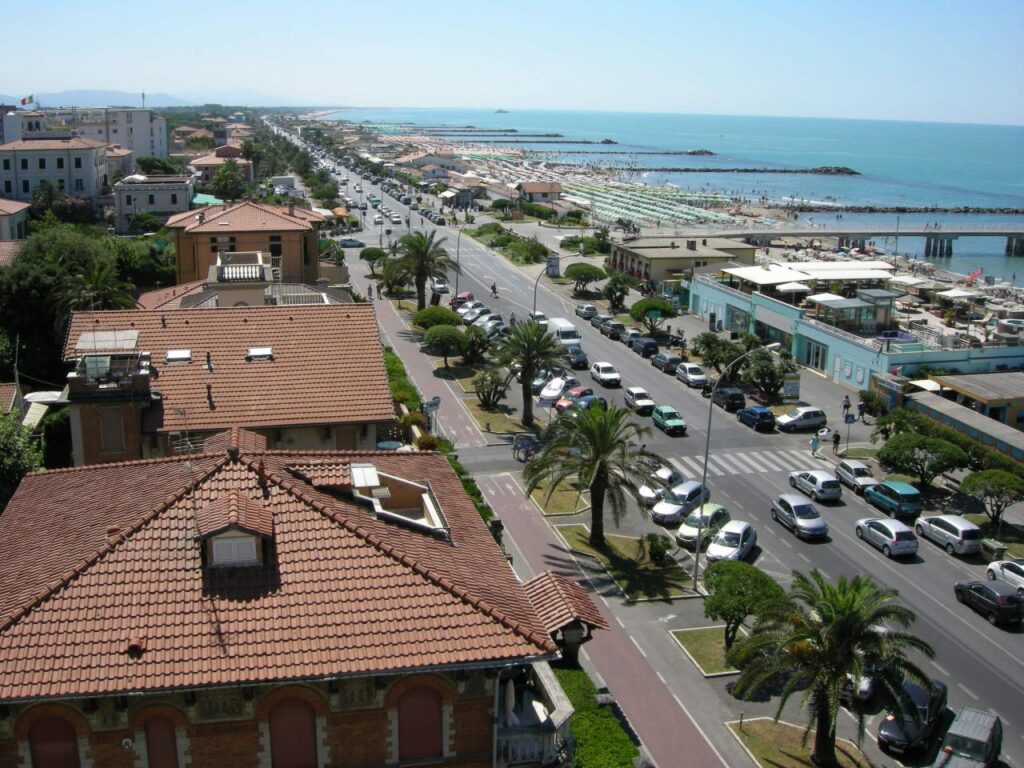 313-Storico ristorante con bar sul mare con buoni incassi-Massa-1 Agenzia Immobiliare ASIP