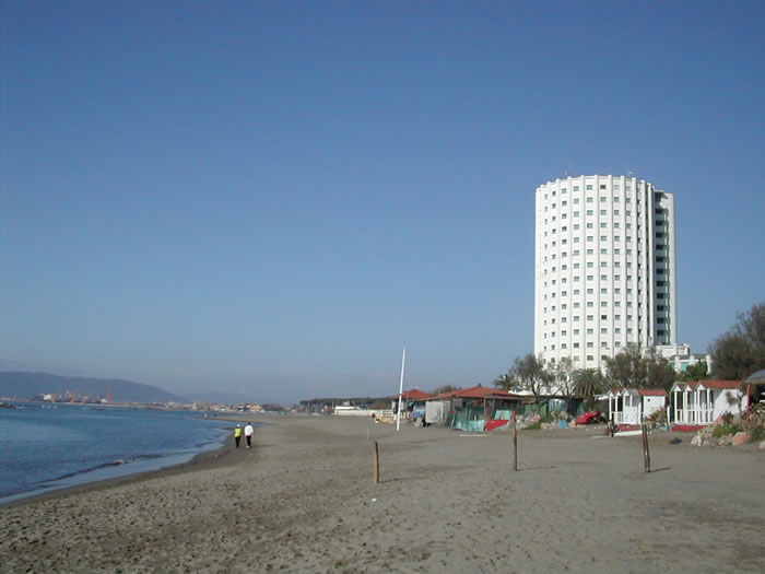 313-Storico ristorante con bar sul mare con buoni incassi-Massa-4 Agenzia Immobiliare ASIP