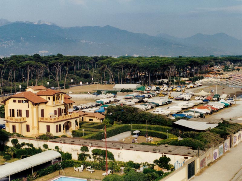 313-Storico ristorante con bar sul mare con buoni incassi-Massa-6 Agenzia Immobiliare ASIP