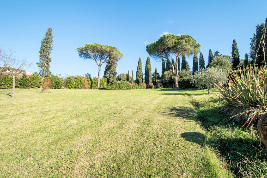 480-Antica villa padronale con parco-Pescia-7 Agenzia Immobiliare ASIP