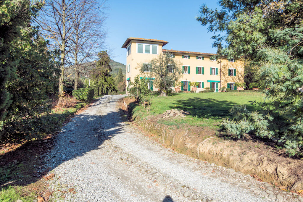 480-Antica villa padronale con parco-Pescia-3 Agenzia Immobiliare ASIP