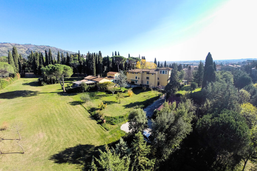 480-Antica villa padronale con parco-Pescia-4 Agenzia Immobiliare ASIP