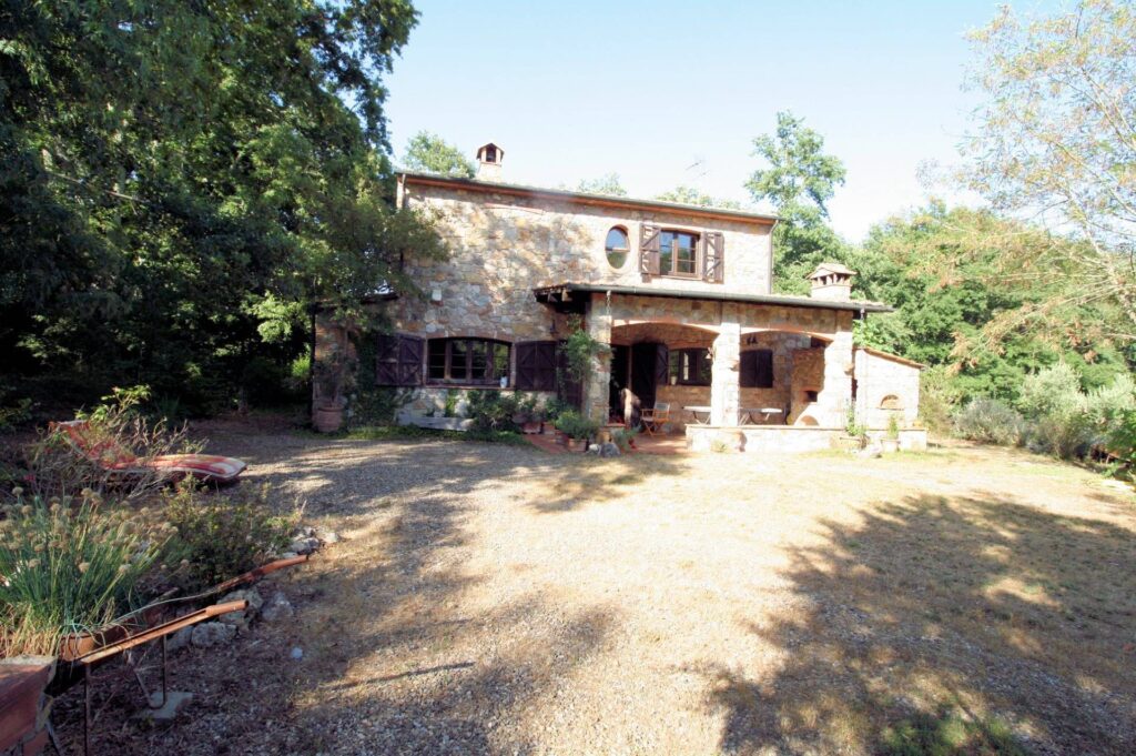 1361-Rustico in stile Toscano con dependances  immerso nel bosco-Montieri-2 Agenzia Immobiliare ASIP