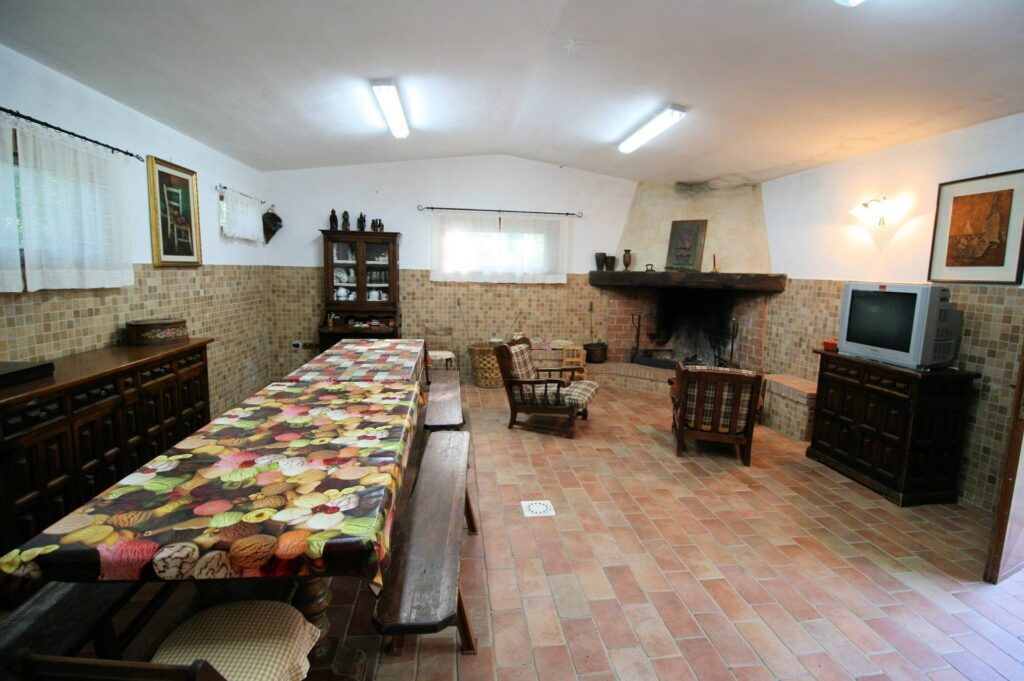 1361-Rustico in stile Toscano con dependances  immerso nel bosco-Montieri-20 Agenzia Immobiliare ASIP