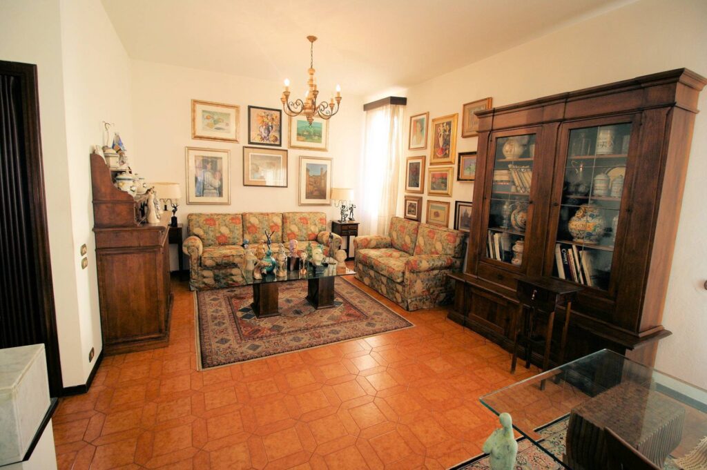 1395-Villa di ampia superficie in zona residenziale-Montecatini-Terme-4 Agenzia Immobiliare ASIP