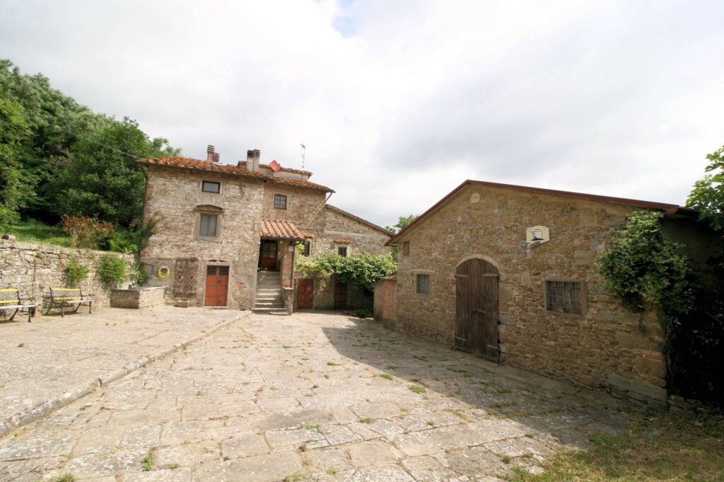 1436-Complesso immobiliare panoramico con ampio terreno-Barberino di Mugello-1 Agenzia Immobiliare ASIP