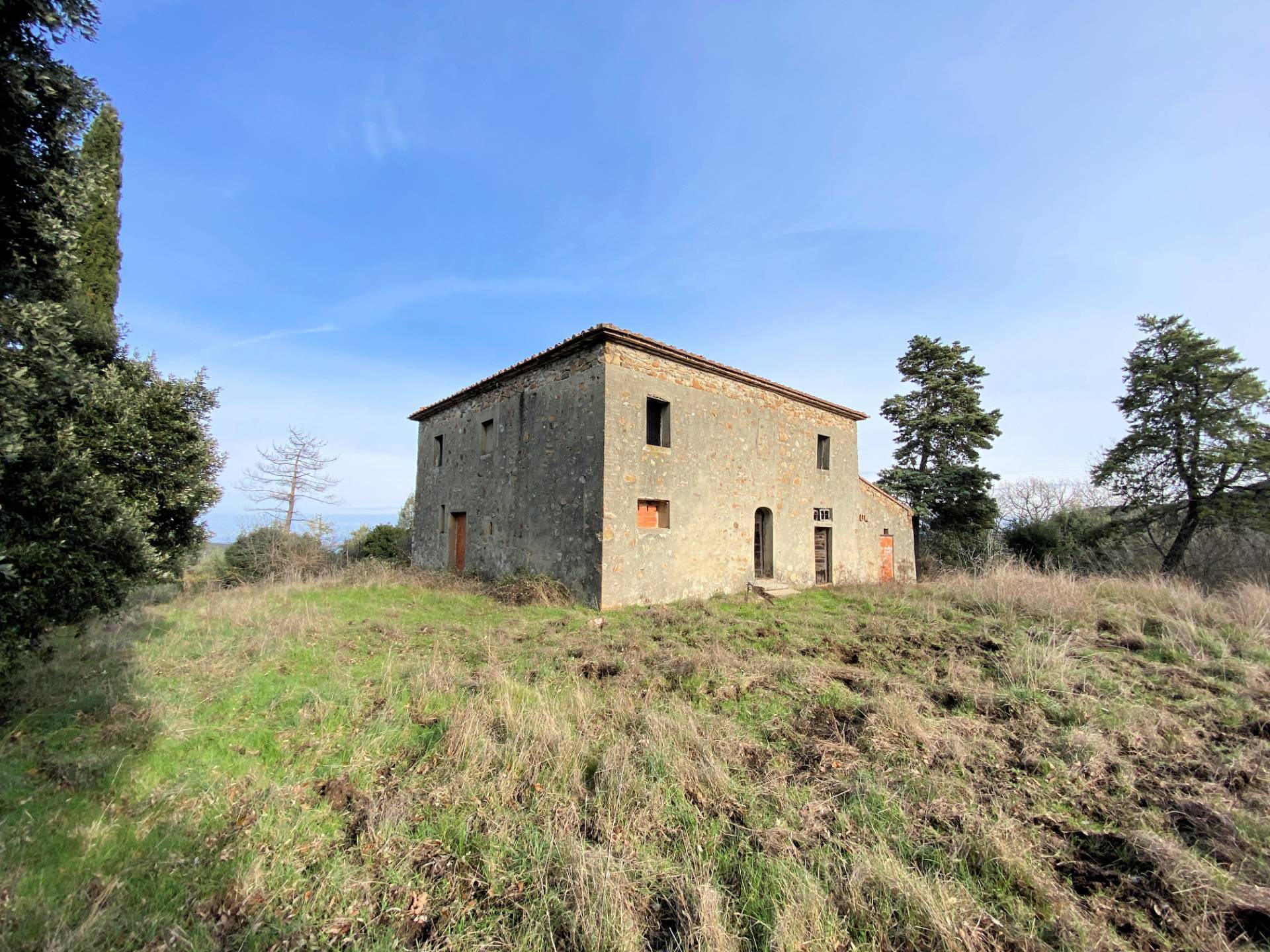 1536-Colonica da ristrutturare con ampio terreno in posizione panoramica-Lajatico-1 Agenzia Immobiliare ASIP