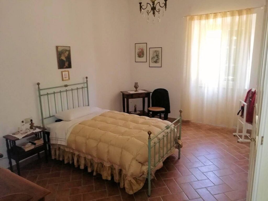 1698-Complesso immbiliare di ampia superficie con villa d'epoca dependance e ampio parco in posizione collinare-Montecatini Val di Cecina-18 Agenzia Immobiliare ASIP