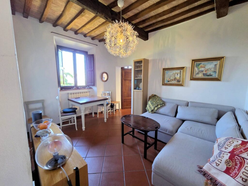 1716-Appartamento al piano primo con giardino-Lajatico-5 Agenzia Immobiliare ASIP