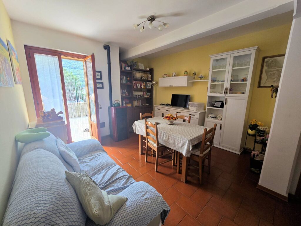 1719-Appartamento al piano terra con giardino-San Marcello Piteglio-3 Agenzia Immobiliare ASIP