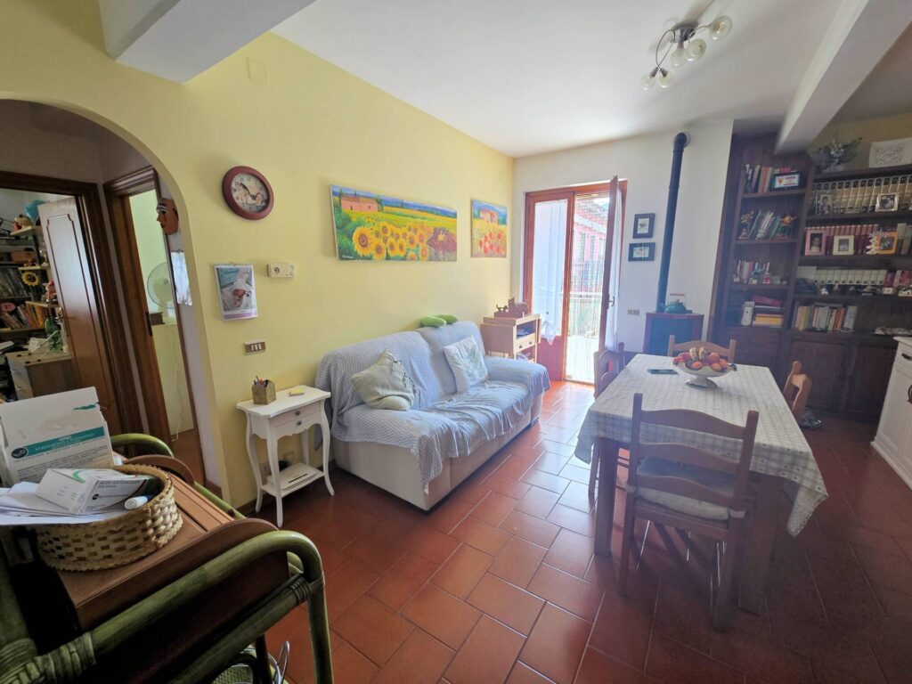 1719-Appartamento al piano terra con giardino-San Marcello Piteglio-4 Agenzia Immobiliare ASIP