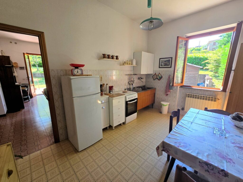 1721-Appartamento al piano primo in bifamiliare con giardino-Marliana-11 Agenzia Immobiliare ASIP