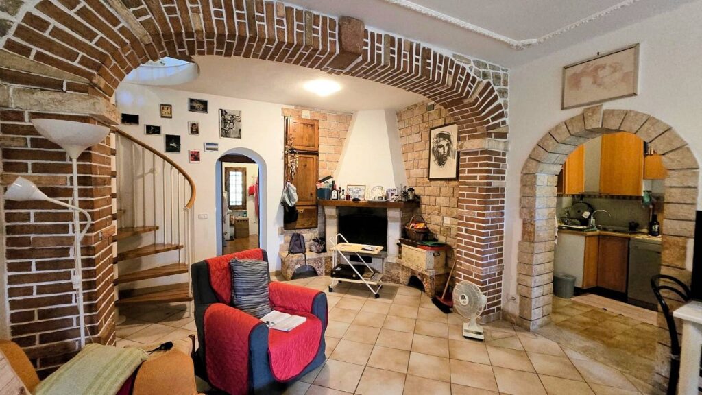1722-Casa indipendente ristrutturata con terreno e vista panoramica-Roccastrada-10 Agenzia Immobiliare ASIP