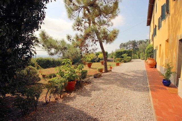 821-Villa di ampia metratura con parco in zona panoramica-Montecatini-Terme-1 Agenzia Immobiliare ASIP