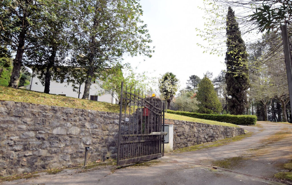 1153-Villa in collina con parco-Camaiore-3 Agenzia Immobiliare ASIP