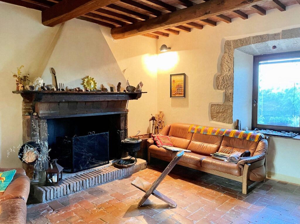 1302-Casale in stile Toscano con terreno e vista panoramica-Pitigliano-6 Agenzia Immobiliare ASIP