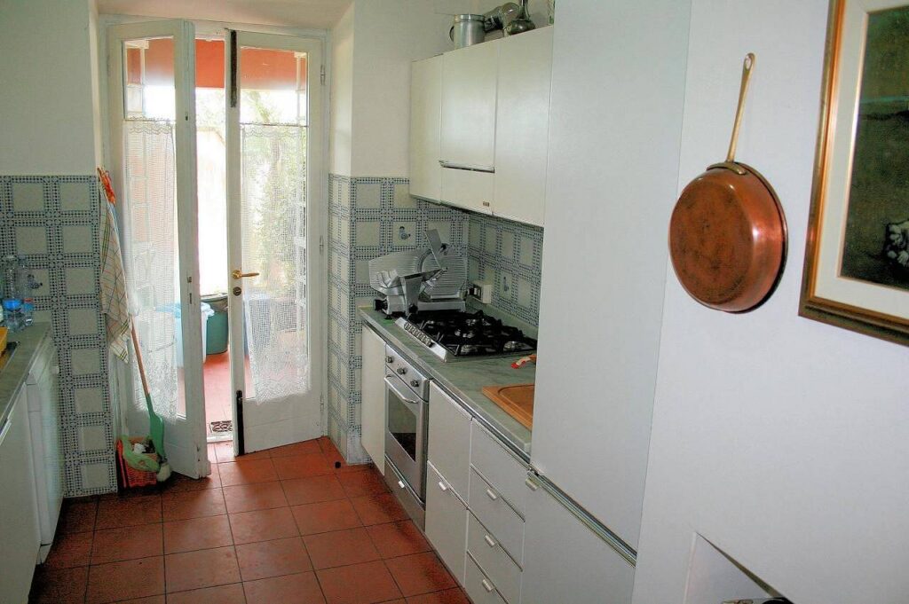 350-Villa unifamiliare di grande metratura con giardino a pochi chilometri da Lucca-Capannori-11 Agenzia Immobiliare ASIP