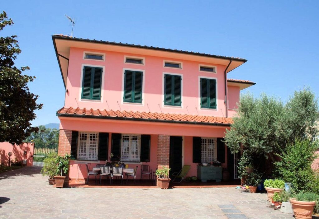 350-Villa unifamiliare di grande metratura con giardino a pochi chilometri da Lucca-Capannori-2 Agenzia Immobiliare ASIP