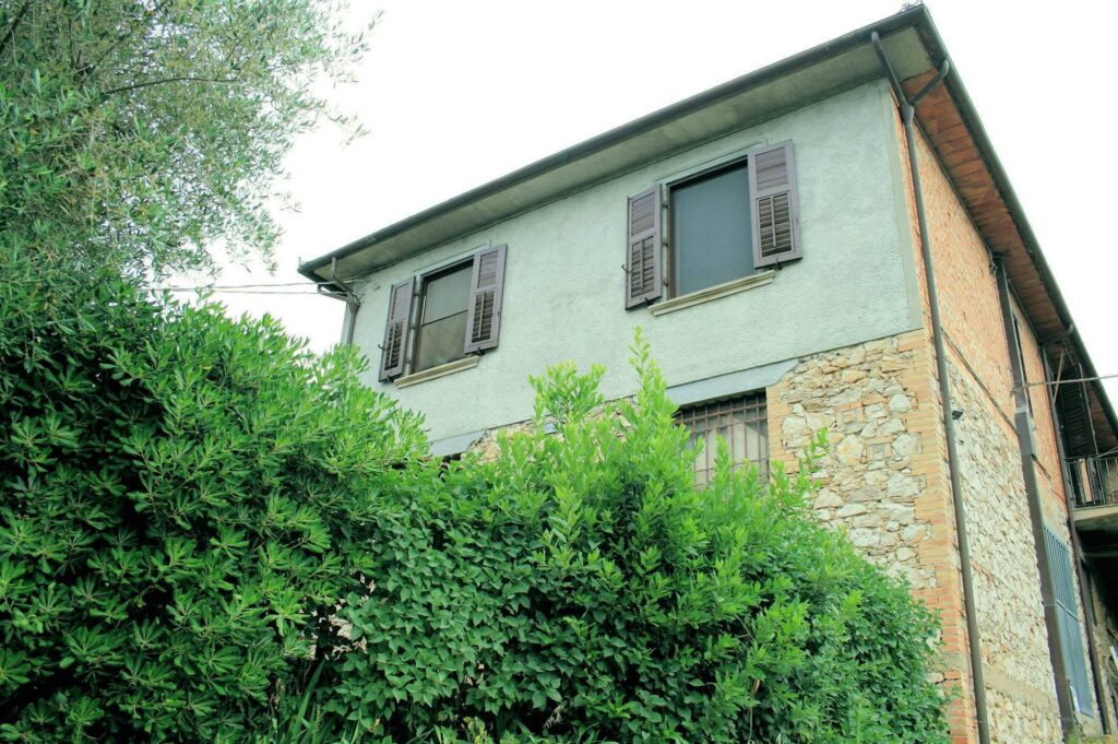 325-Rustico di ampia superficie con terreno e annessi per tenere i cavalli-Montaione-2 Agenzia Immobiliare ASIP