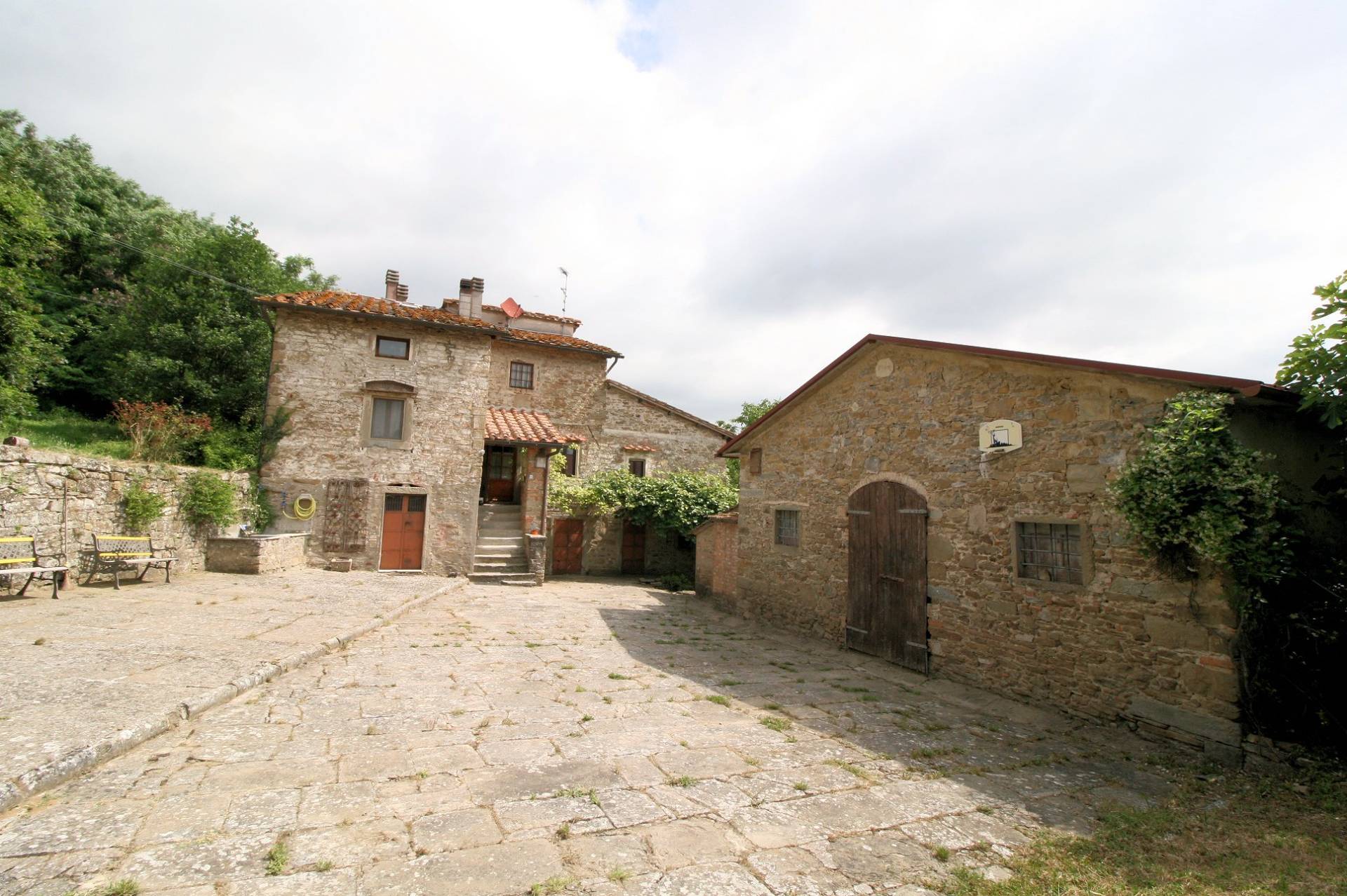 1436-Complesso immobiliare panoramico con ampio terreno-Barberino di Mugello-1 Agenzia Immobiliare ASIP