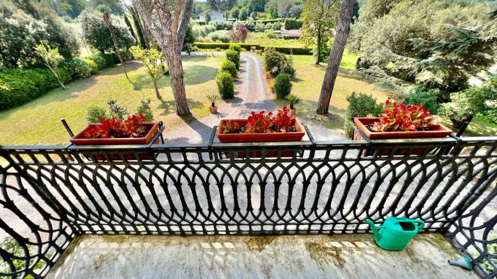 984-Villa storica di ampie dimensioni con parco dependance e piscina-Lucca-4 Agenzia Immobiliare ASIP