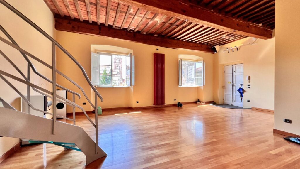 1305-Appartamento in centro storico-Lucca-1 Agenzia Immobiliare ASIP