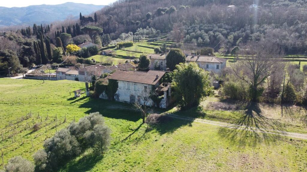 992-Villa in posizione esclusiva da ristrutturare-Lucca-4 Agenzia Immobiliare ASIP
