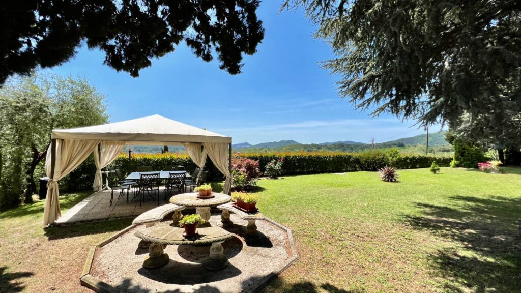 1467-Villa con parco e piscina-Lucca-6 Agenzia Immobiliare ASIP