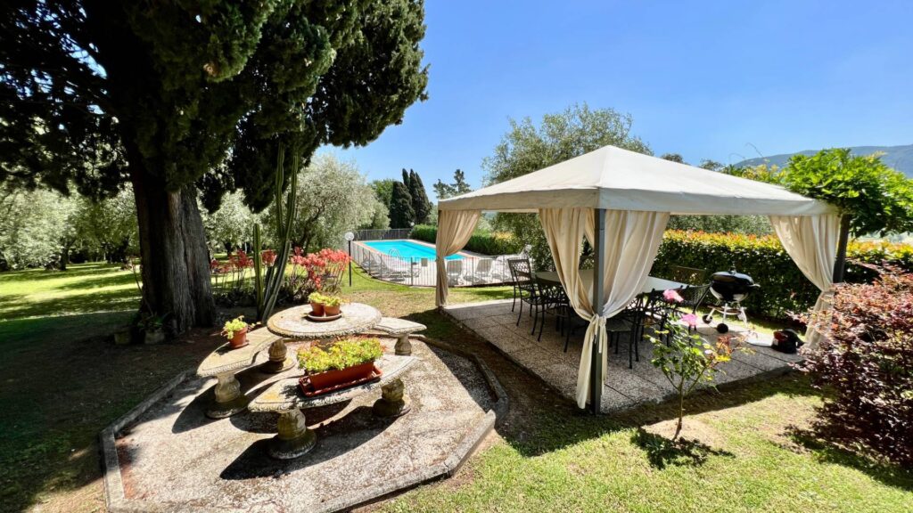 1467-Villa con parco e piscina-Lucca-4 Agenzia Immobiliare ASIP