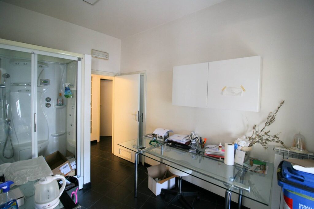 1324-UNITA' IMMOBILIARE DI AMPIA SUPERFICIE CON OTTIME POTENZIALITA' DI UTILIZZO IN POSIZIONE CENTRALE-Montecatini-Terme-10 Agenzia Immobiliare ASIP